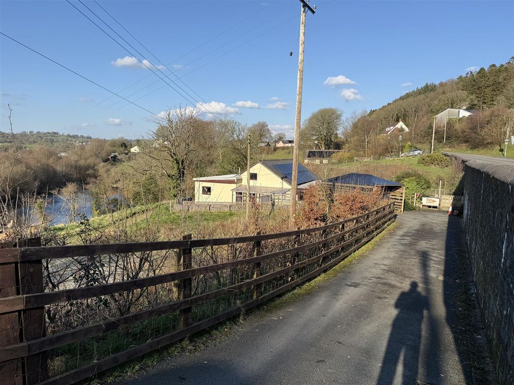 Property photo 3 of 25 Driveway