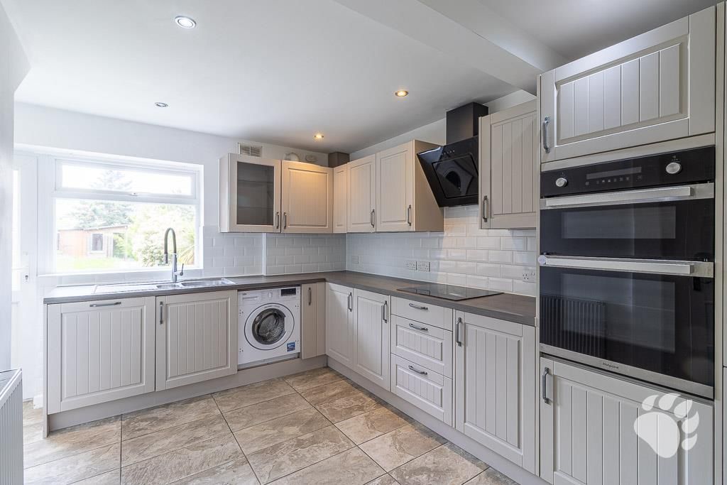 Property photo 2 of 19 Kitchen