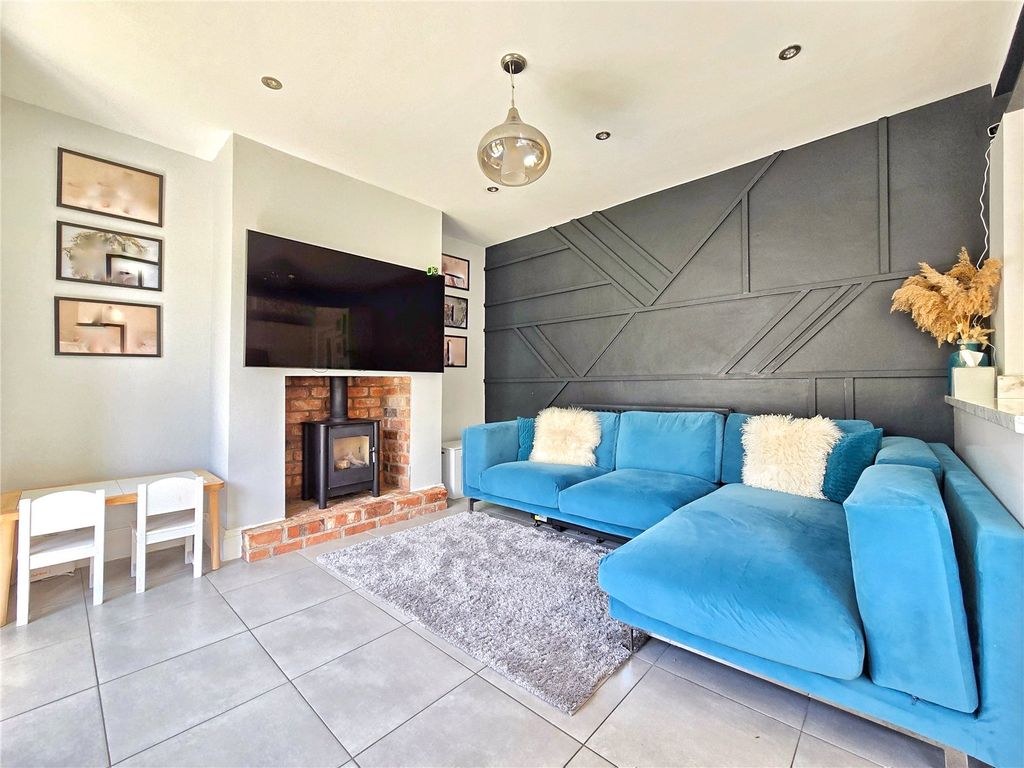Property photo 2 of 23 Stylish Lounge