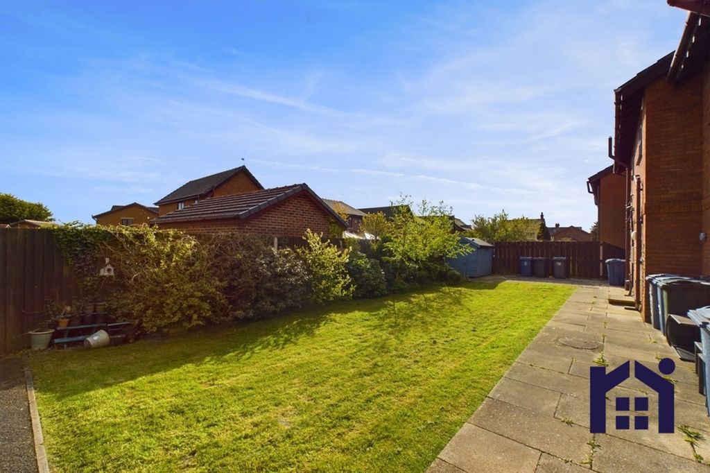 Property photo 3 of 12 Communal Garden