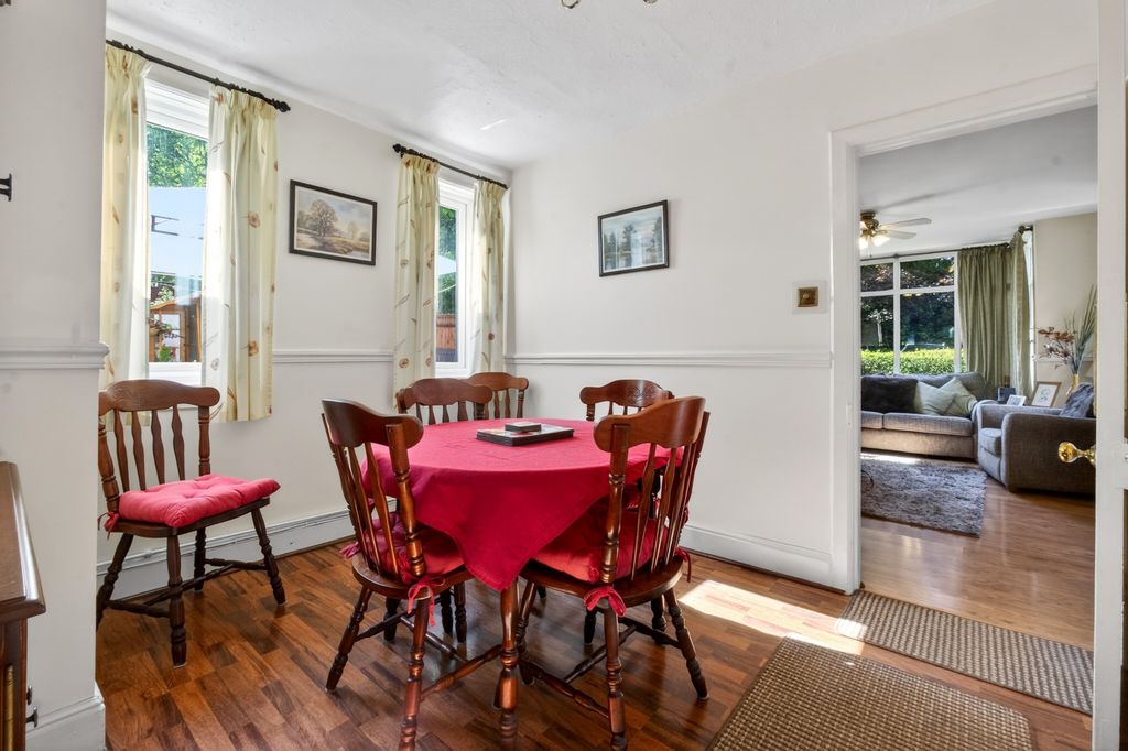 Property photo 3 of 18 Dining Room (2)
