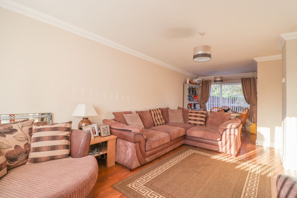 Property photo 2 of 17 4719542