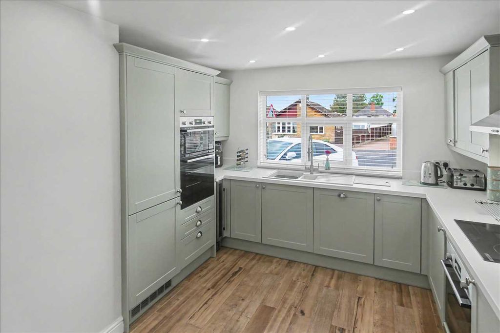 Property photo 2 of 30 Breakfast Kitchen