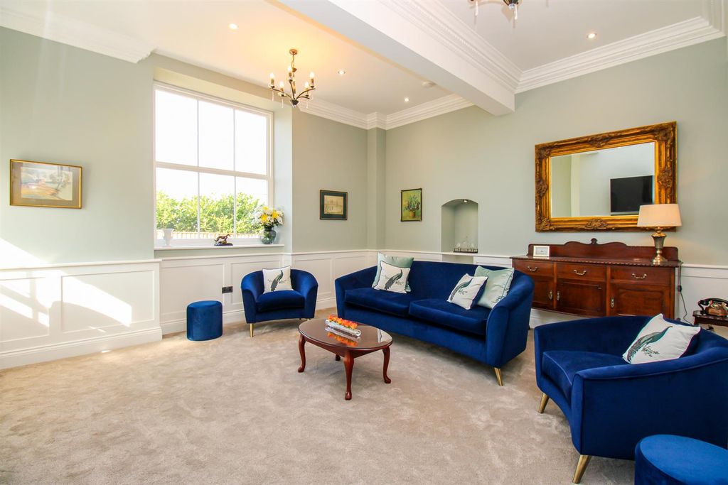 Property photo 3 of 34 Living Room