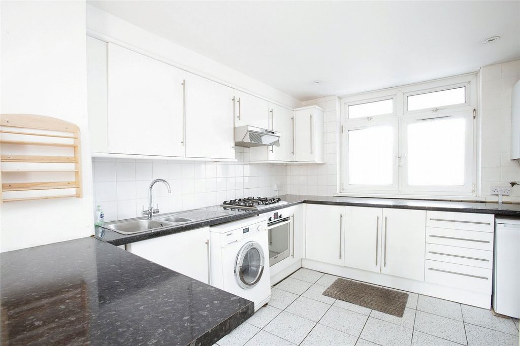 Property photo 2 of 8 Kitchen
