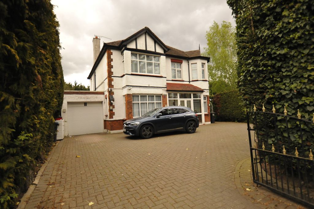 Property photo 2 of 39
