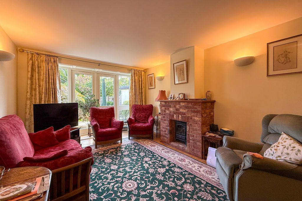 Property photo 2 of 21 Sitting Room