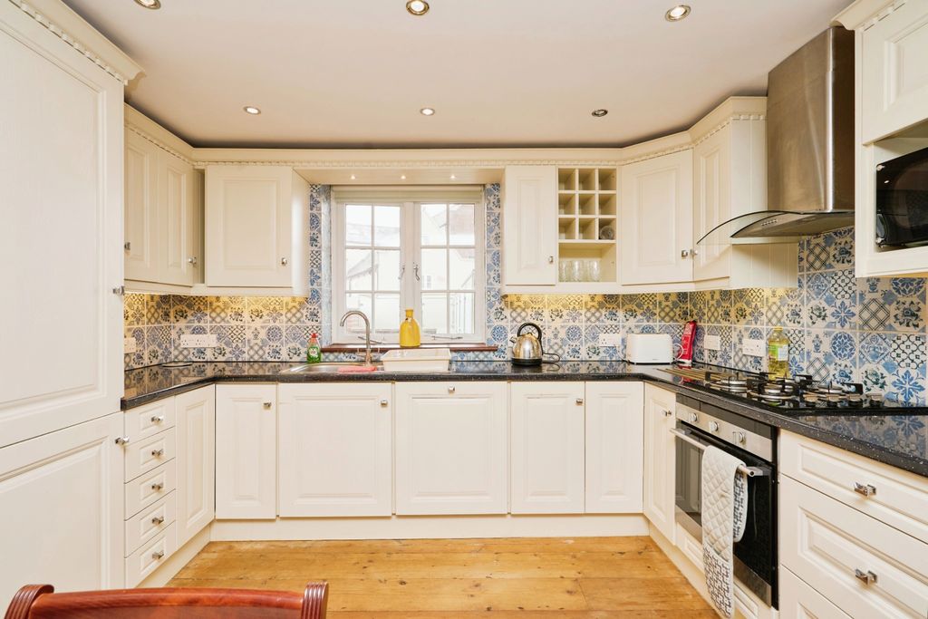 Property photo 2 of 10 2