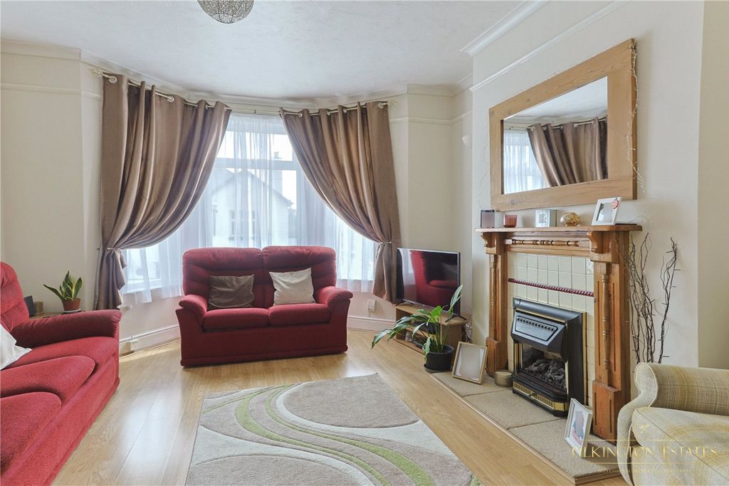 Property photo 3 of 12 4273516