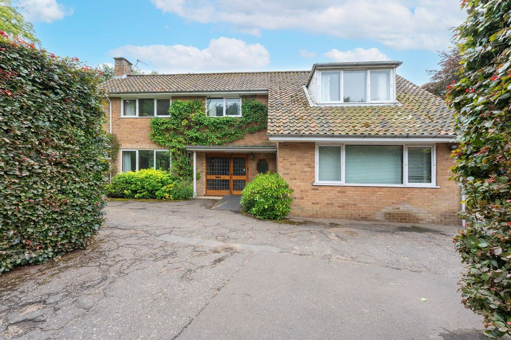 Property photo 1 of 27