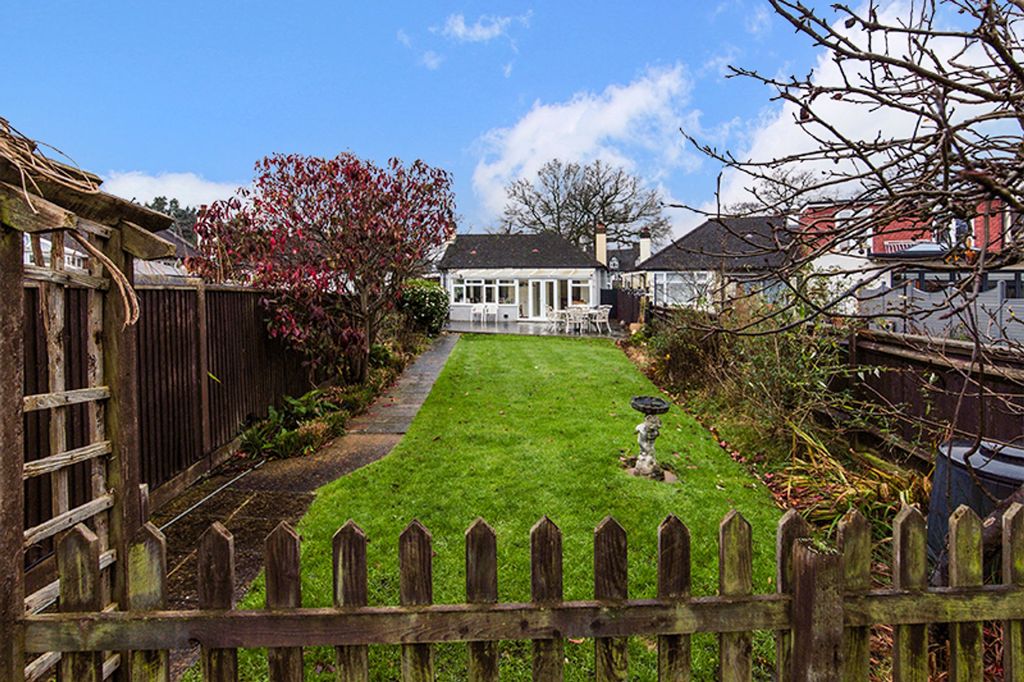 Property photo 2 of 17 Worcester Park