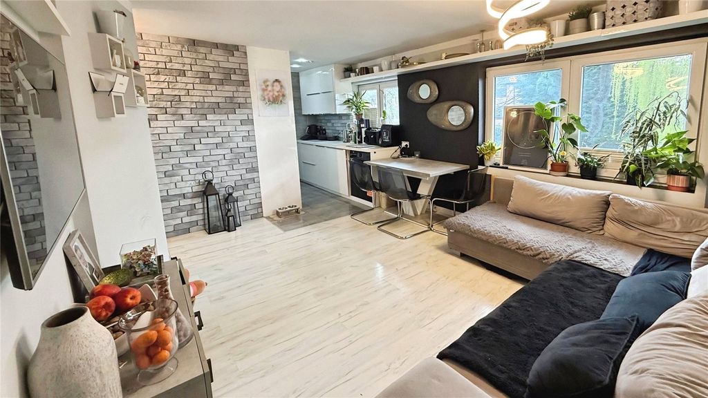 Property photo 2 of 12 Kitchen Lounge Diner