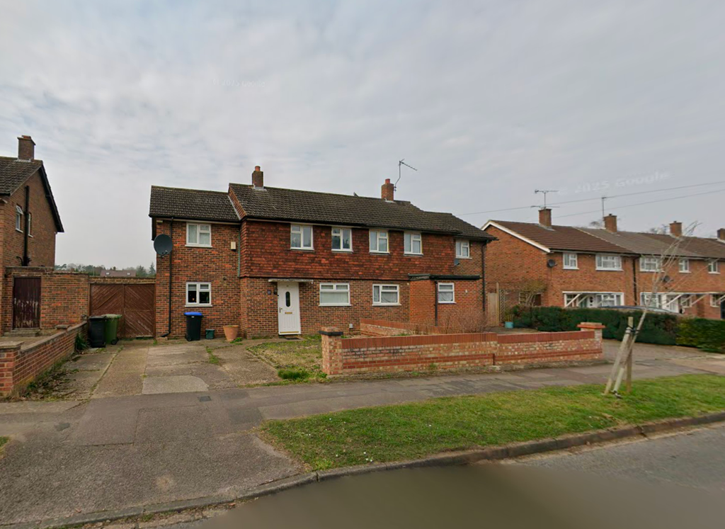 Property photo 1 of 14 4 Bed Semi-Detached House To Rent Hawthorn Road, Woking Gu22