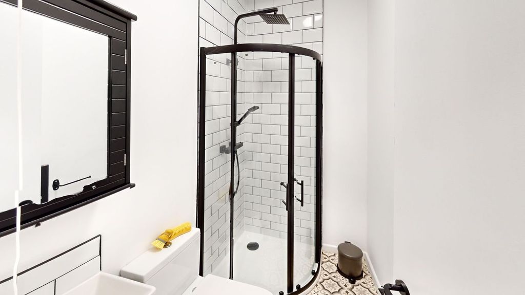 Property photo 1 of 17 Picture No. 01