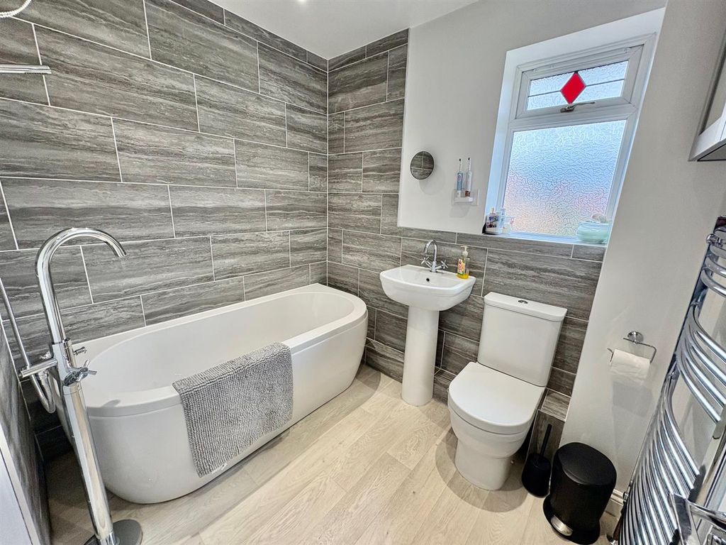 Property photo 2 of 23