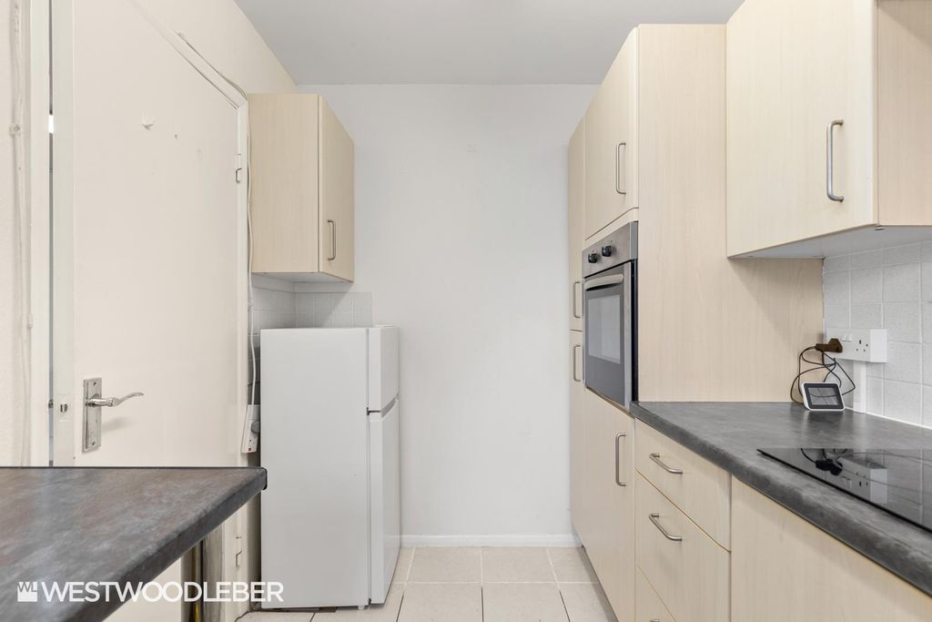 Property photo 3 of 15 Falconcourt_4.Jpg