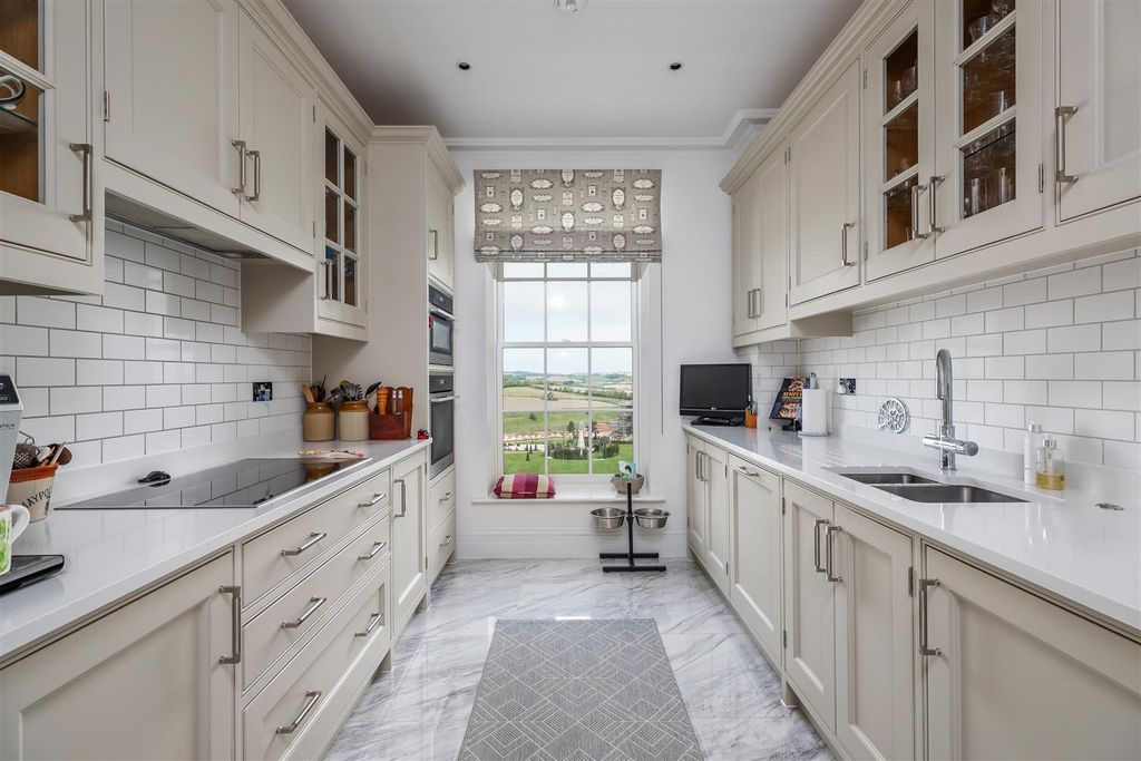 Property photo 3 of 29 Kitchen