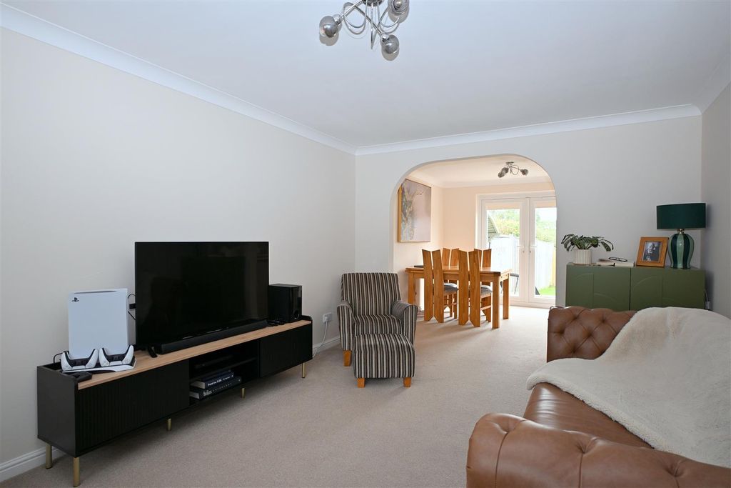 Property photo 3 of 14 Sitting/Dining Room.