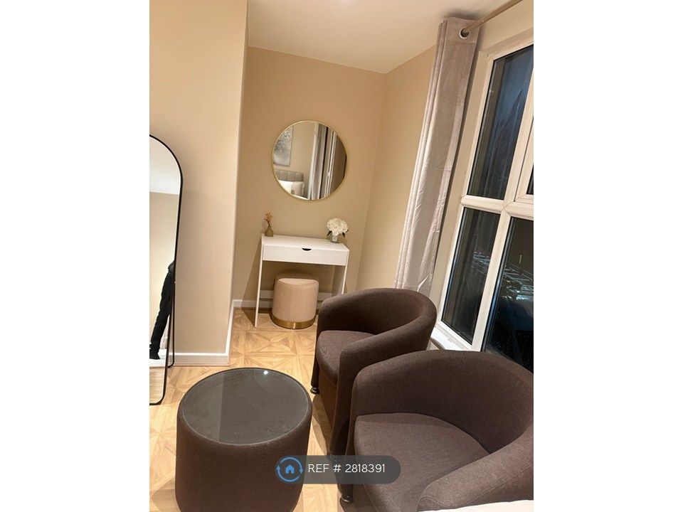 Property photo 2 of 33