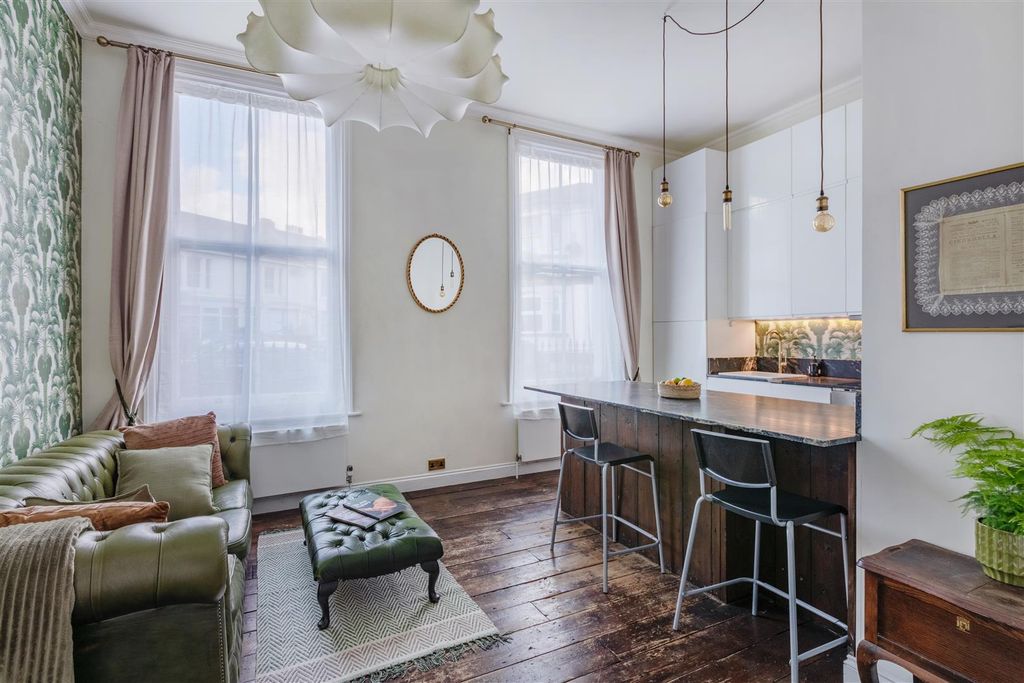 Property photo 2 of 16 Open Plan Living Room
