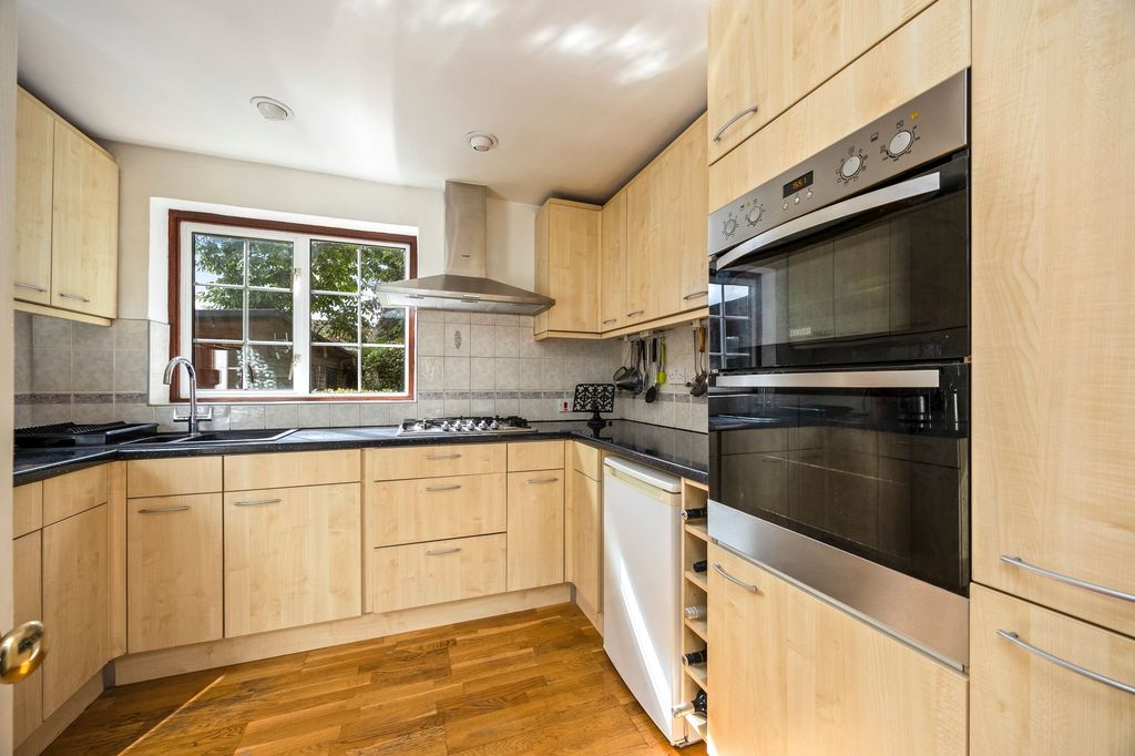 Property photo 2 of 18