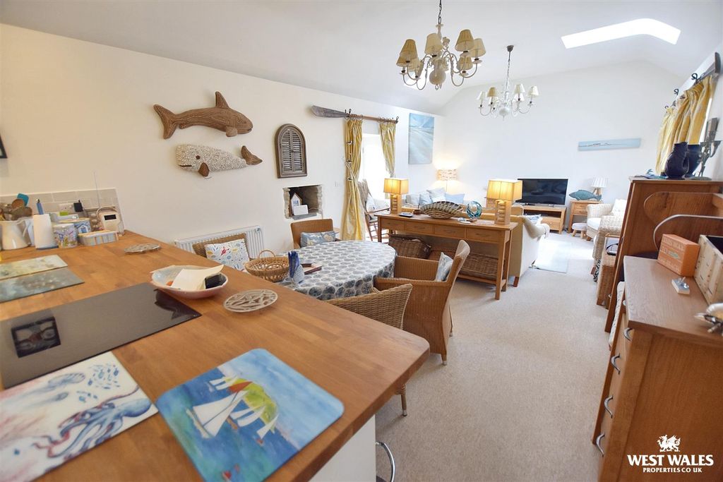 Property photo 3 of 21 16 (14).Jpg