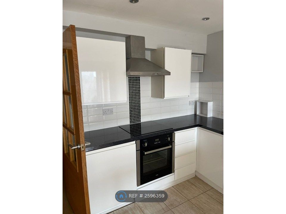 Property photo 2 of 9 Kitchen