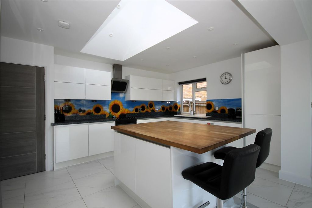 Property photo 3 of 14 Kitchen.Jpg