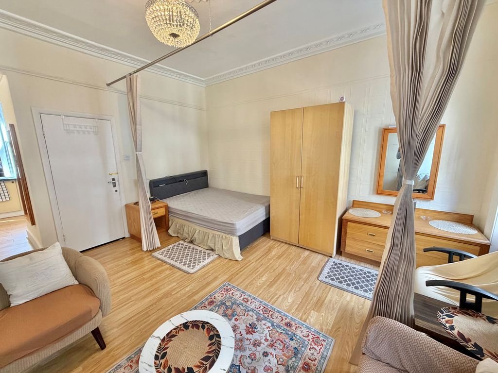 Property photo 3 of 7 Gallery