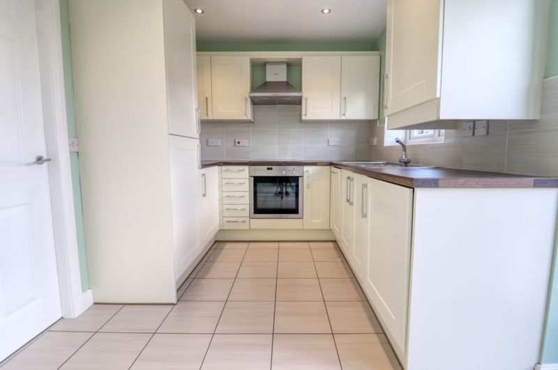 Property photo 3 of 10 Kitchen