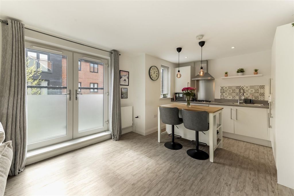 Property photo 2 of 17 06
