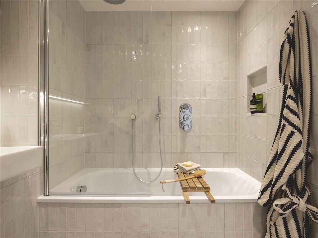 Property photo 2 of 44 Picture No. 02