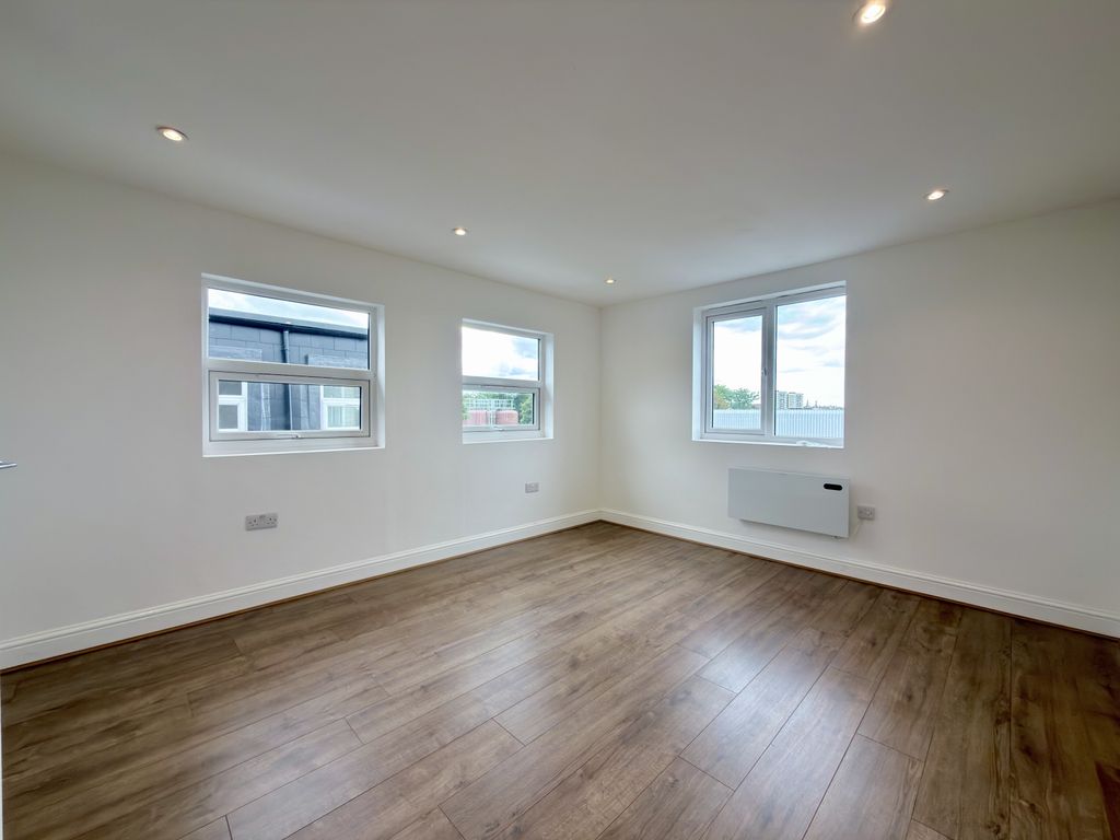 Property photo 3 of 5 Img 3793
