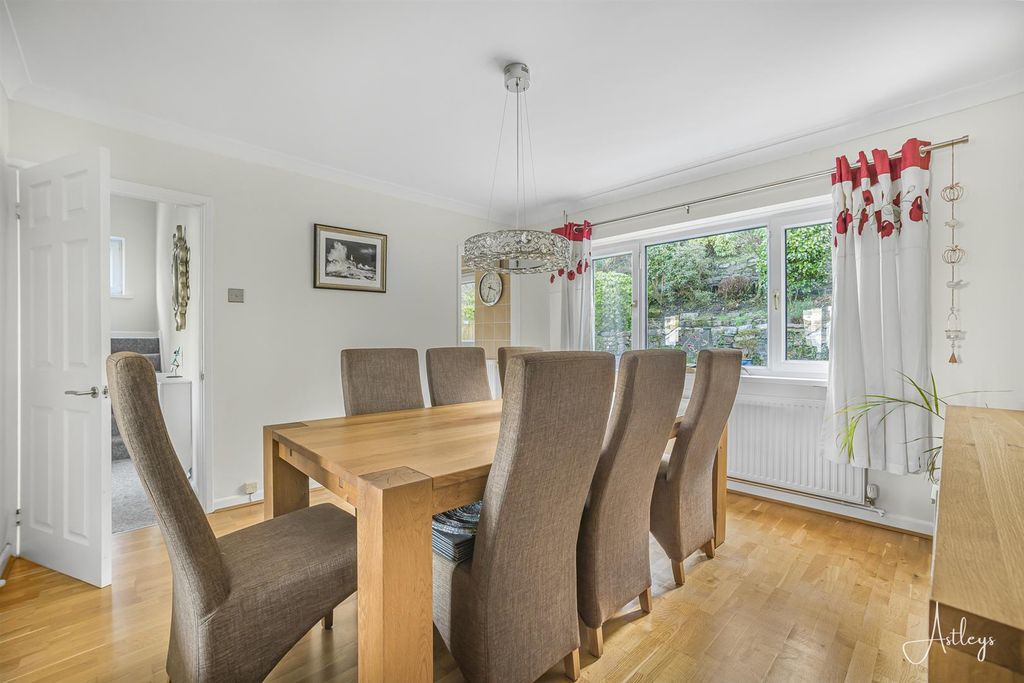 Property photo 2 of 27 Dining Room