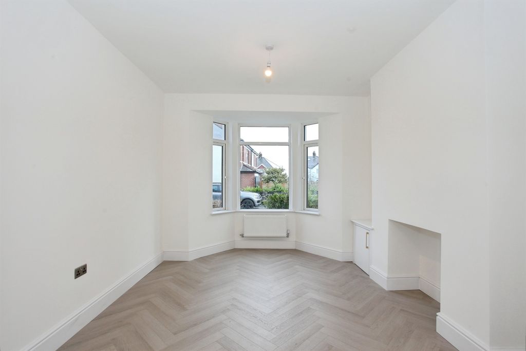 Property photo 3 of 28