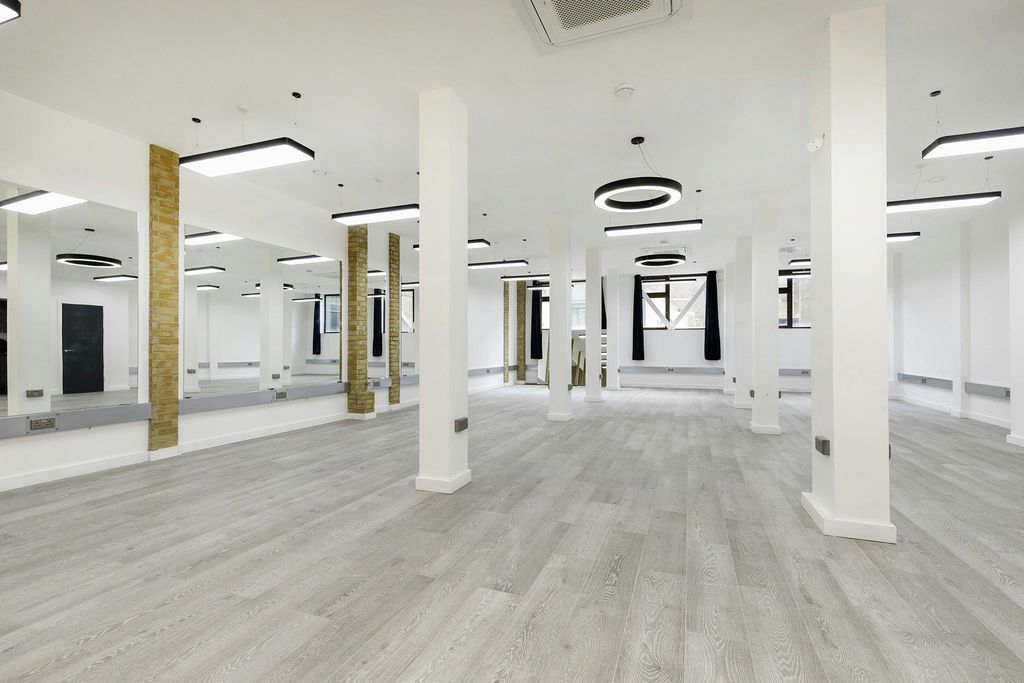 Property photo 2 of 7 341 Old Street 2.Jpg