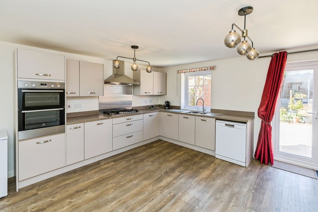 Property photo 3 of 22 Dining Kitchen