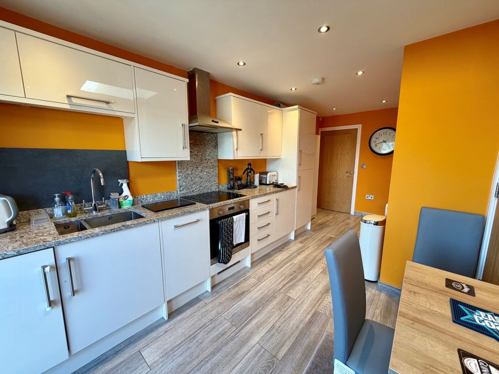 Property photo 2 of 12 4688381