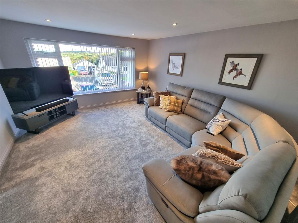 Property photo 2 of 14 Sitting Room.Jpg