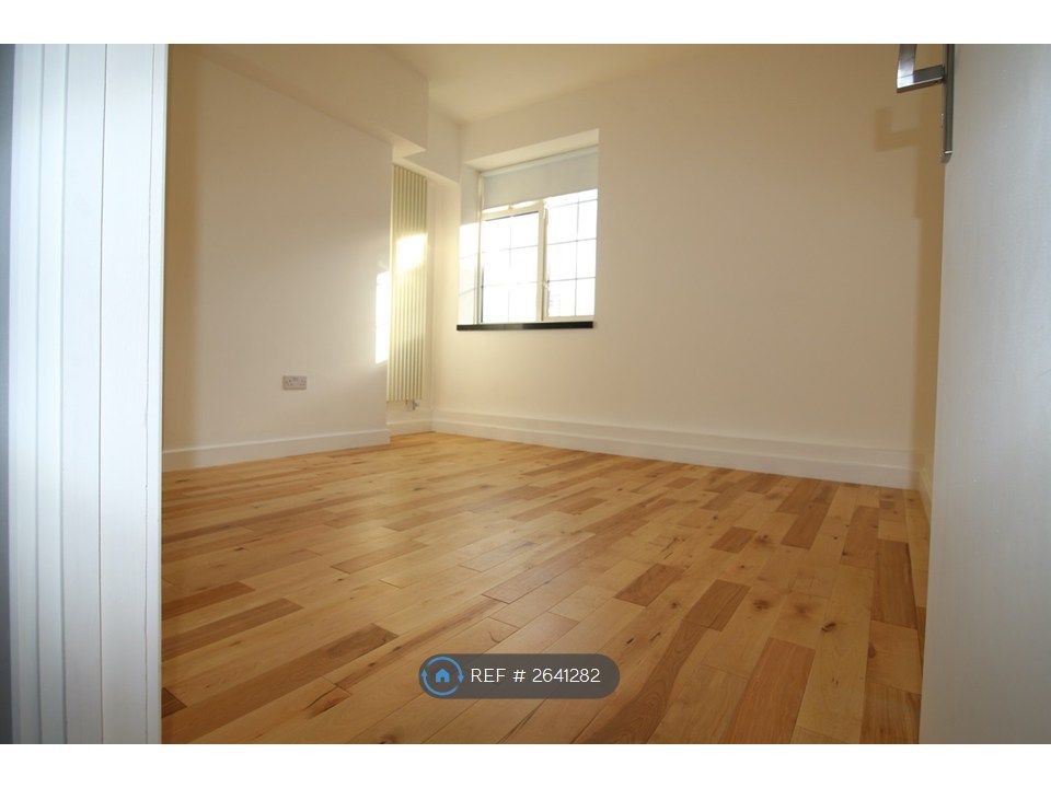 Property photo 2 of 8 Bedroom 1