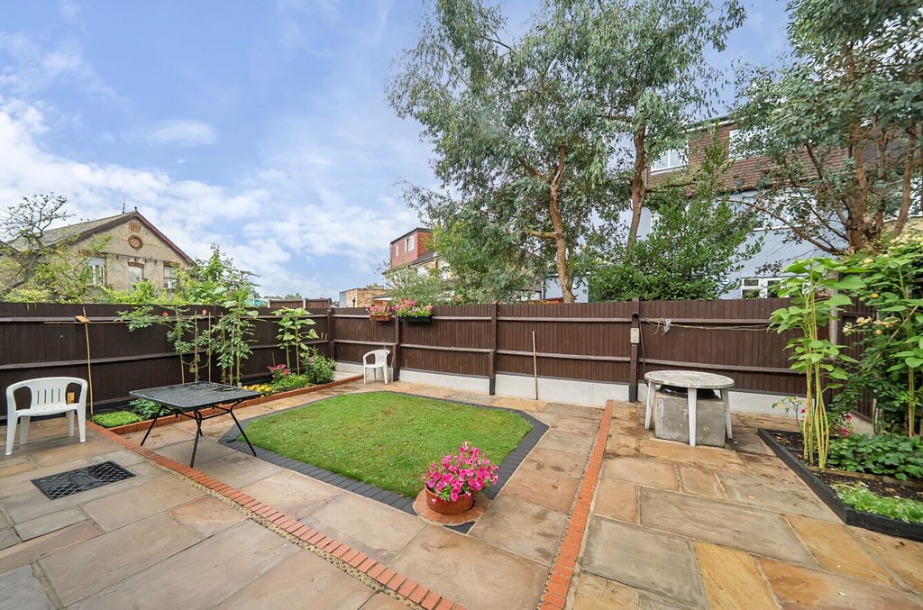 Property photo 1 of 20 1327242-1-688265B...