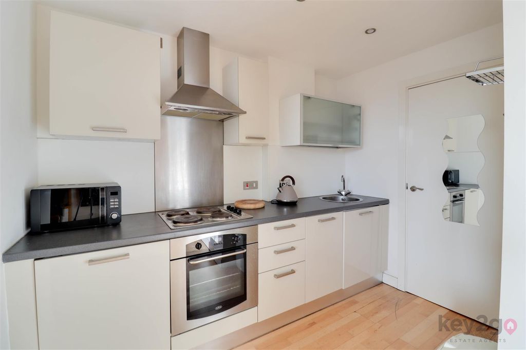 Property photo 2 of 9 Img_5799-Img_5801.Jpg