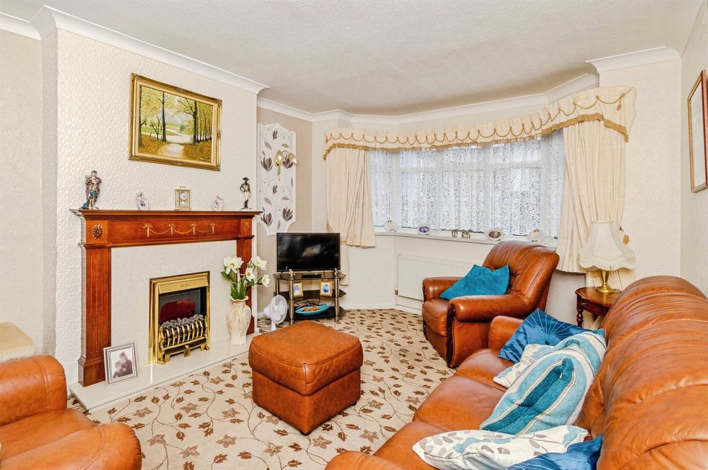 Property photo 3 of 17