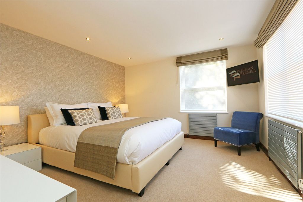 Property photo 2 of 9 Bedrom