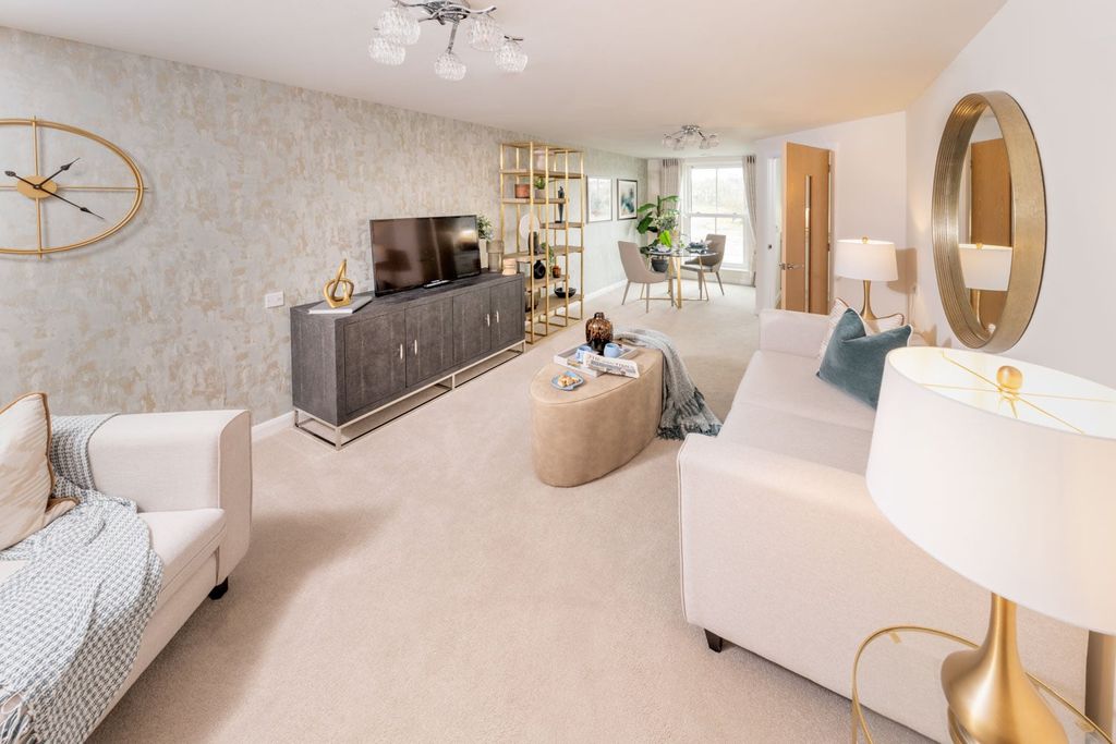 Property photo 2 of 18 Lounge