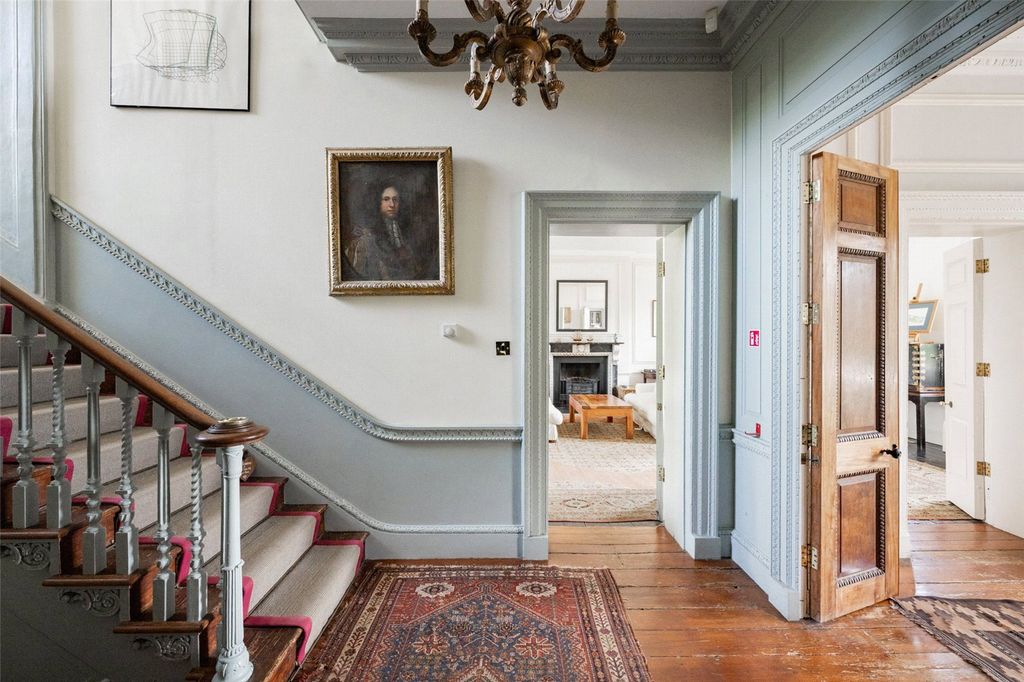 Property photo 3 of 20 Staircase