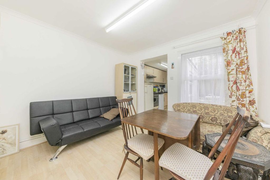 Property photo 3 of 8