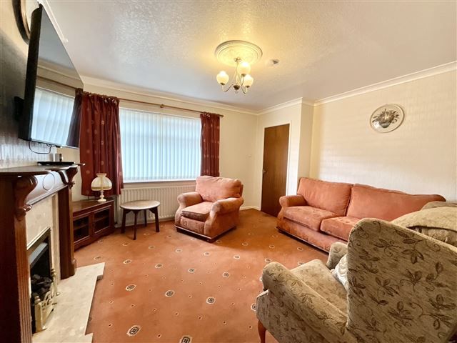 Property photo 3 of 17 Lounge