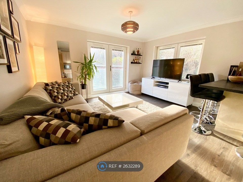Property photo 1 of 35 Living Room