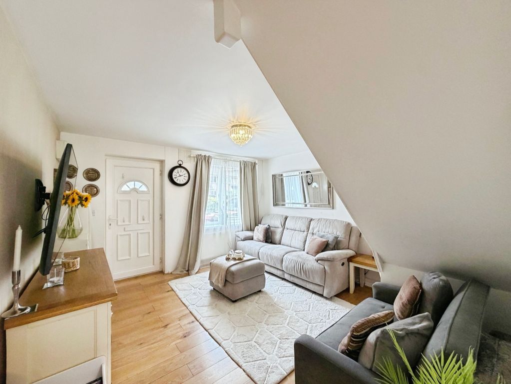 Property photo 3 of 11 5159796